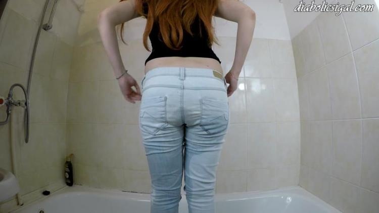 Janet - Piss and Shit in Light Jeans - 4k (2021)