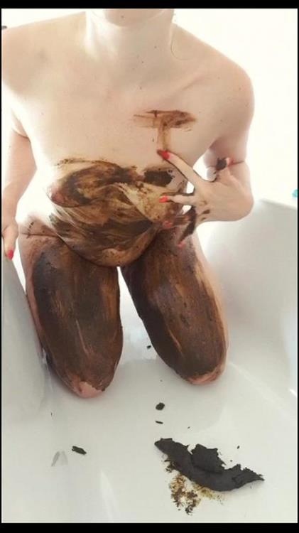 CremeDeLaJen - Poop into hand, body and lip smearing - HD (2021)