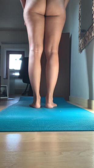 Morning yoga with kinkycat - UltraHD/2K (2021)