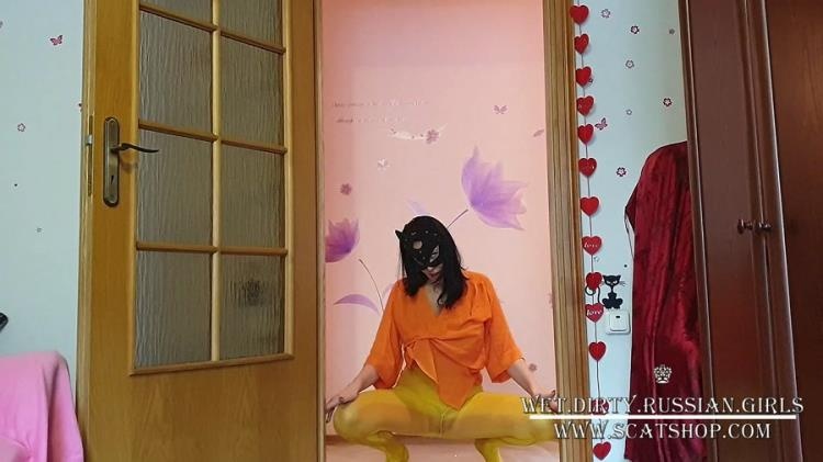 WetandDirty - Natalia pees in yellow nylon pantyhose - FullHD - Scatshop (2021)