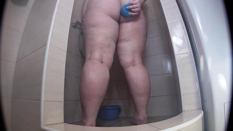 margo - Fat Girl Messy Bath Enema - UltraHD/2K - Scatshop (2021)
