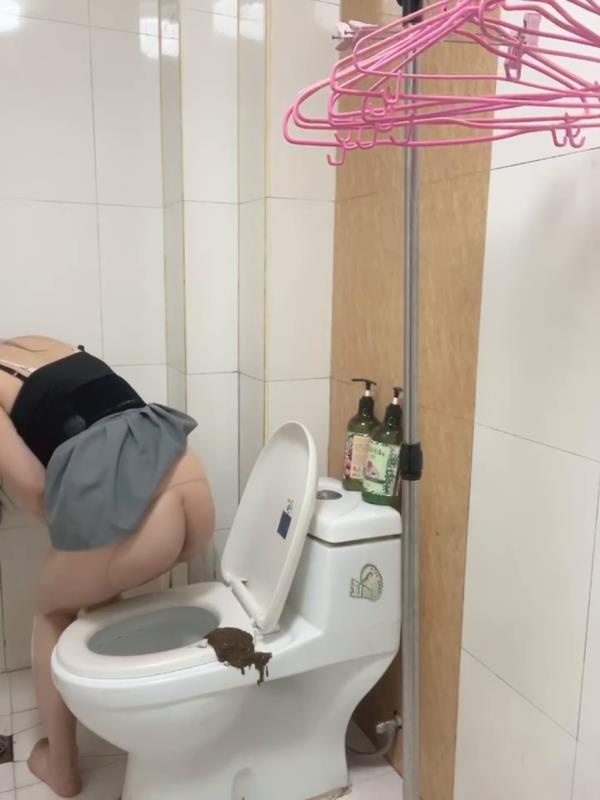 Longbao Chinese Woman in Toilet Talking. P1 - SD (2025)