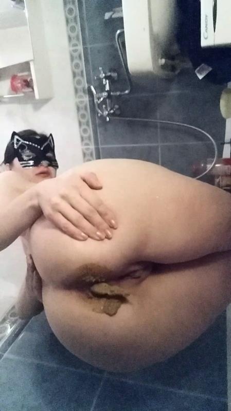 nastygirl - Sitting and total smearing in bathroom - SD (2025)