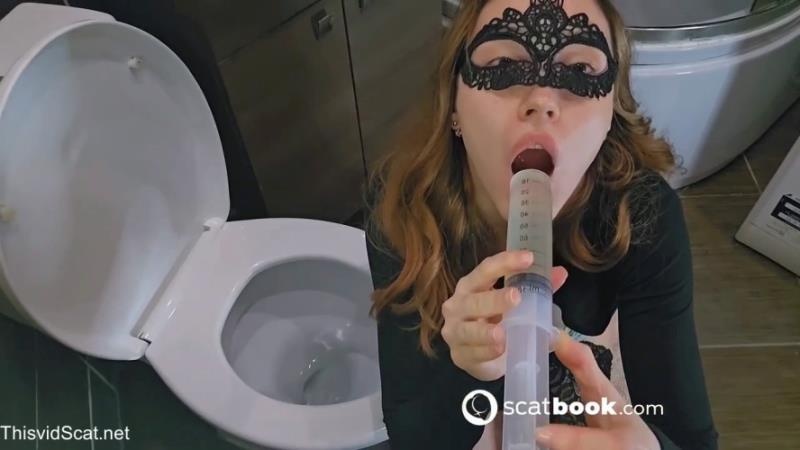 Masked Girl Miss Juicy Gulps Down Her Own Pee in a Long Piss Drinking Session. P1 - HD (2026)