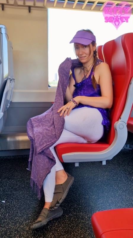 Kitty Skatt - Public Crowded Train Shit in White Leggings - SD (2026)
