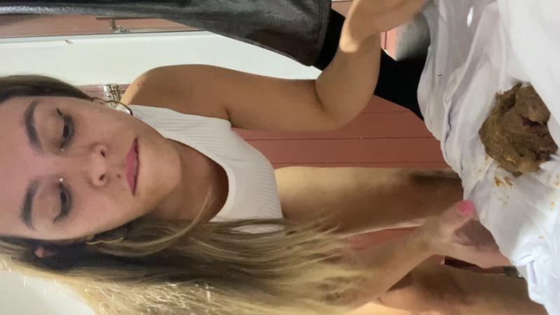ElleClarkScatQueen - SHITTING in the dressing room of a clothing - UltraHD/4K (2026)