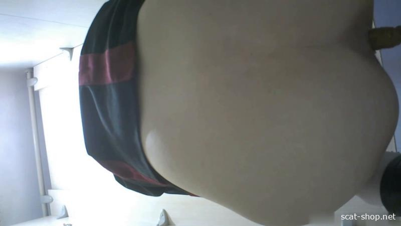 Chinese Girl Pees With Skirt Lifted P1 - HD (2026)